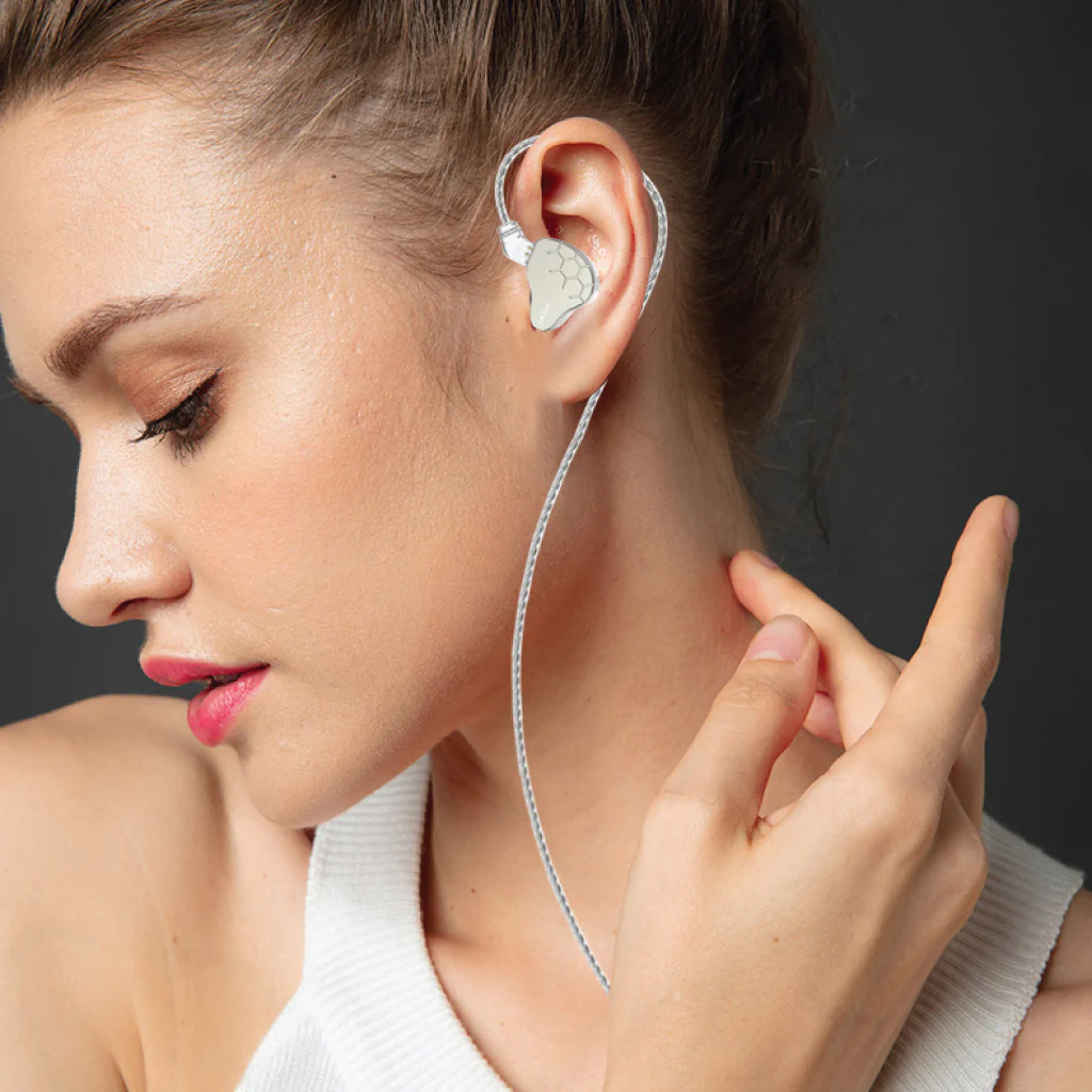KBEAR Lark Wired with Mic Earphones 2 Pin 1BA 1DD(Demo Unit) - Image 8